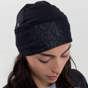 New With Tags Lululemon Reflective Frosty Run Toque in black